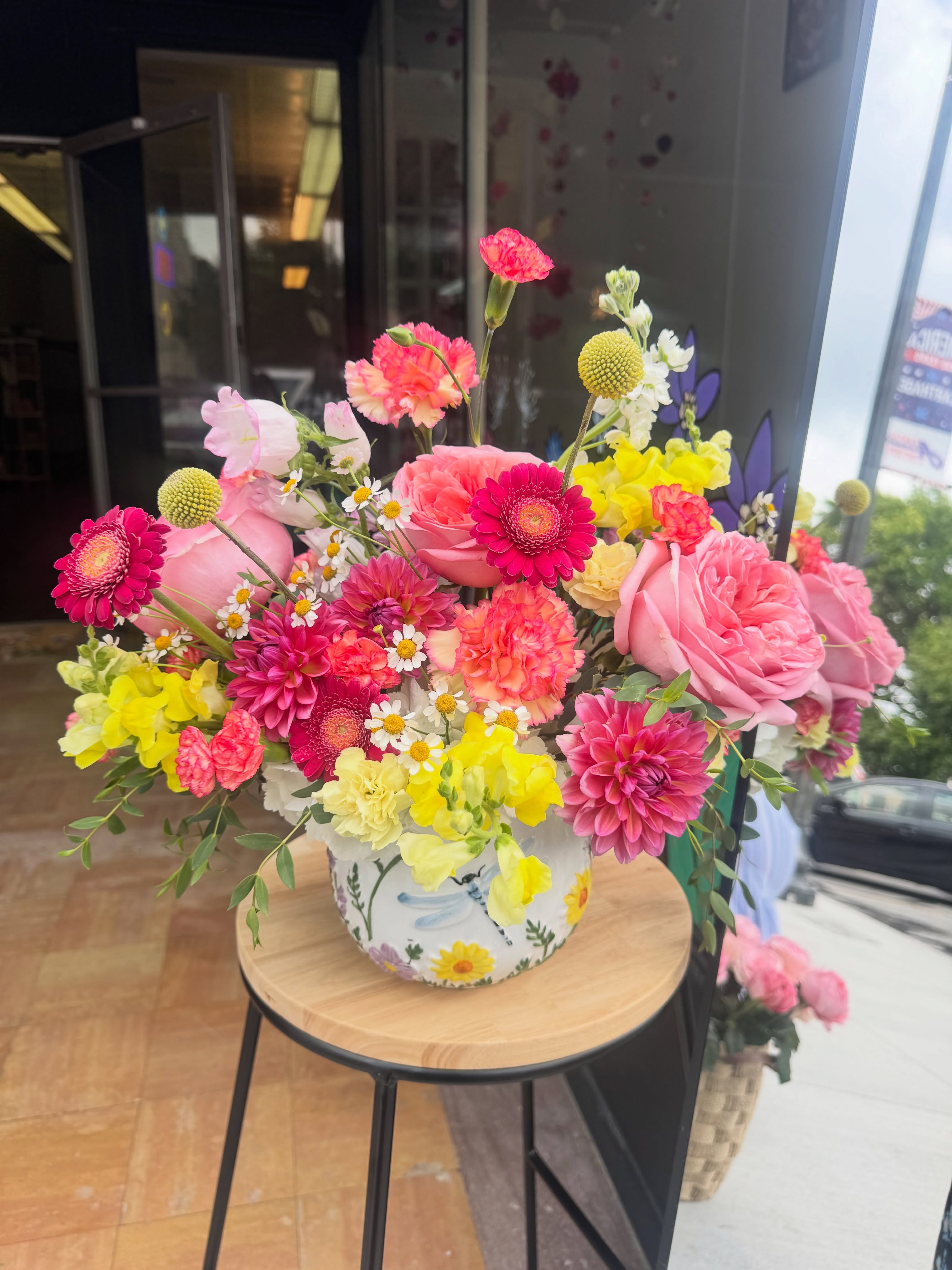 Freestyle bouquet outside the storefront